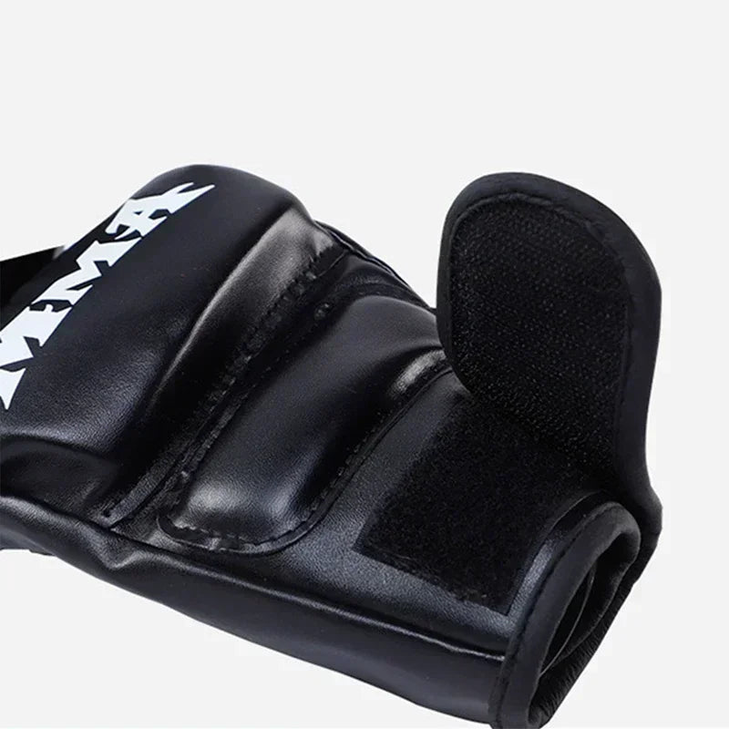 Halbfinger-Boxhandschuhe für MMA und Boxtraining.